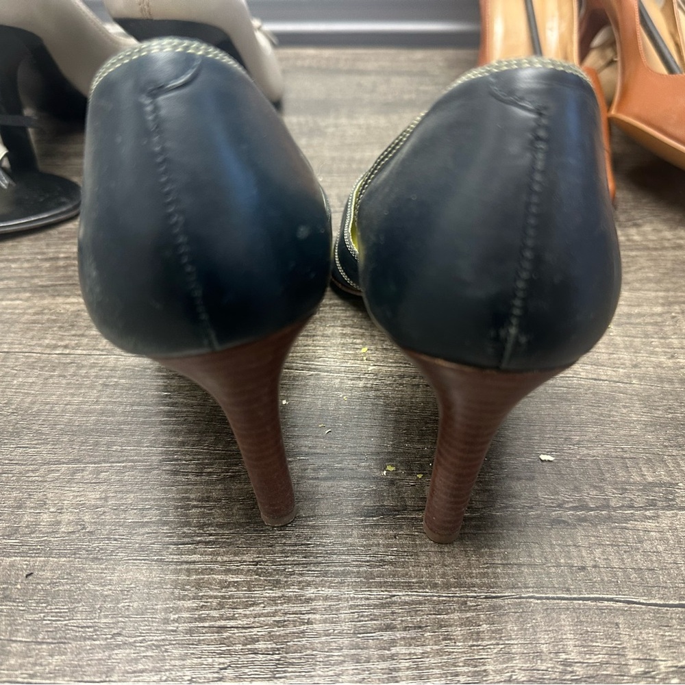 Ralph Lauren Leather Navy Pointed-Toe 3.5” Pumps with Lime Insole & Accents - Picture 6 of 9